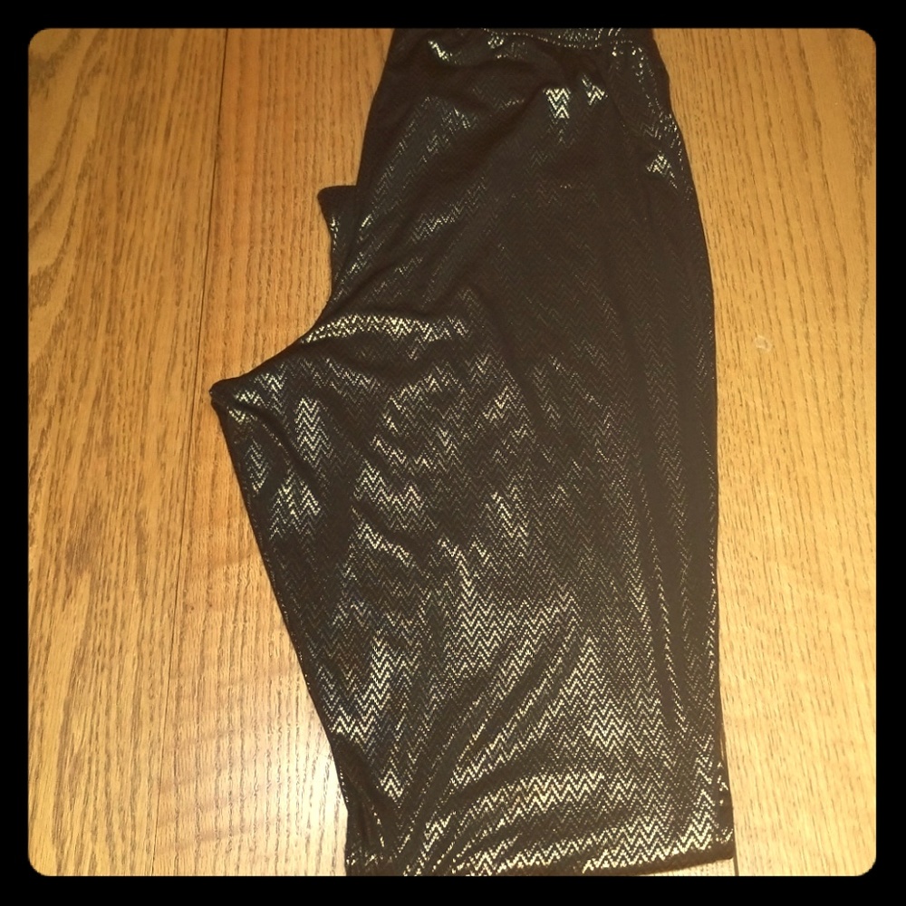 black & gold chevron leggings